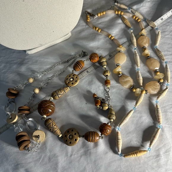 Seven boho casual neutral style necklaces - Picture 7 of 7